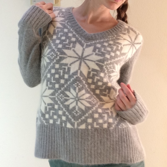 Angora Soft Snowflake Winter V-Neck Sweater - Picture 1 of 8